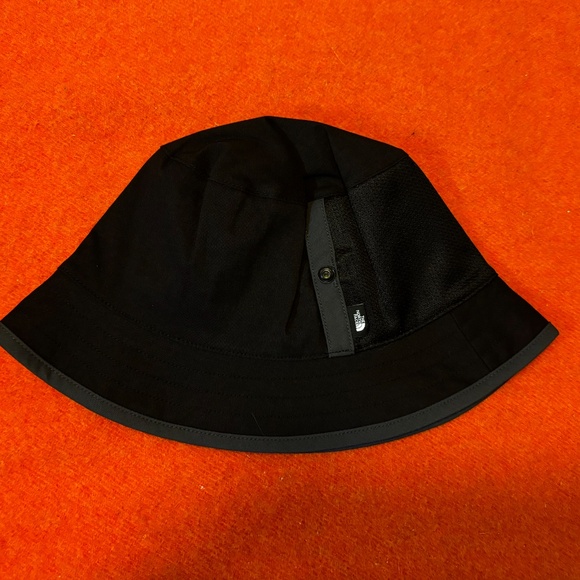 The North Face unisex black and gray mesh pocket reversible bucket hat NWT - Picture 4 of 14